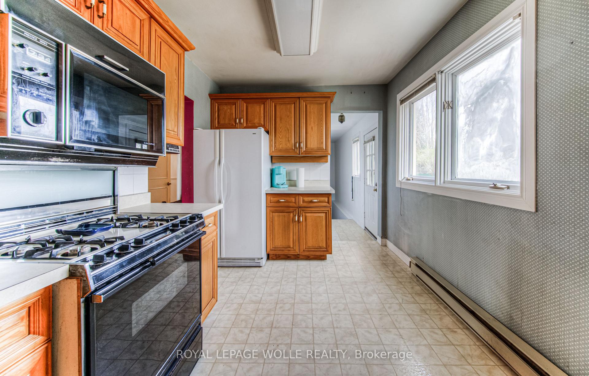 Photo 12 of 47 Belleview Avenue, Kitchener — HOMEH