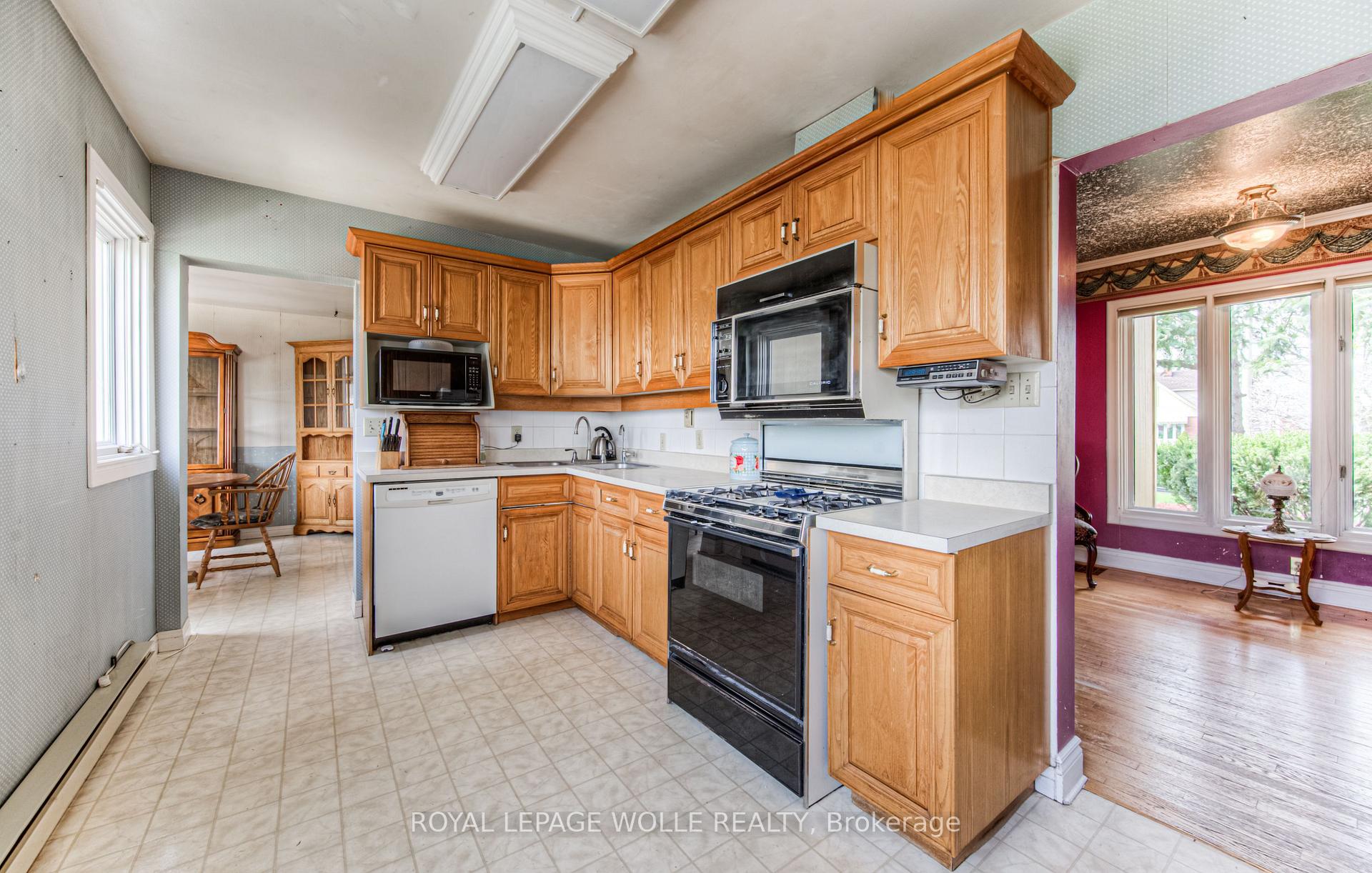 Photo 13 of 47 Belleview Avenue, Kitchener — HOMEH