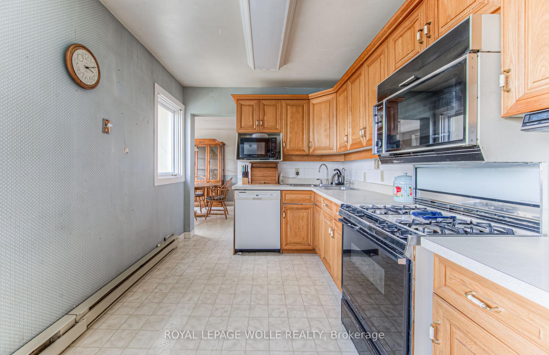 Photo 14 of 47 Belleview Avenue, Kitchener — HOMEH