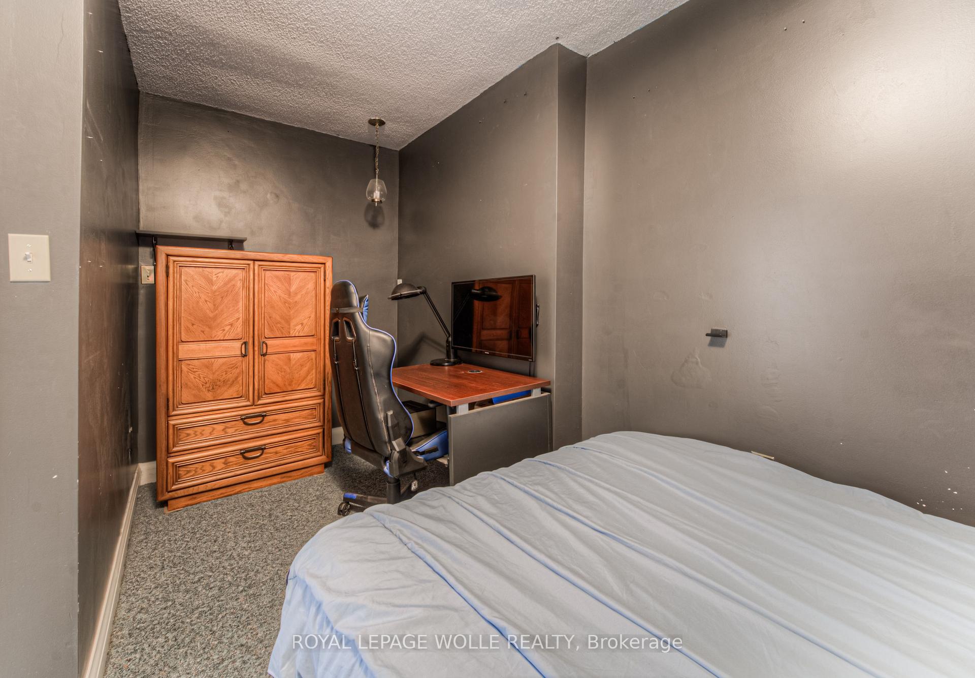 Photo 20 of 47 Belleview Avenue, Kitchener — HOMEH