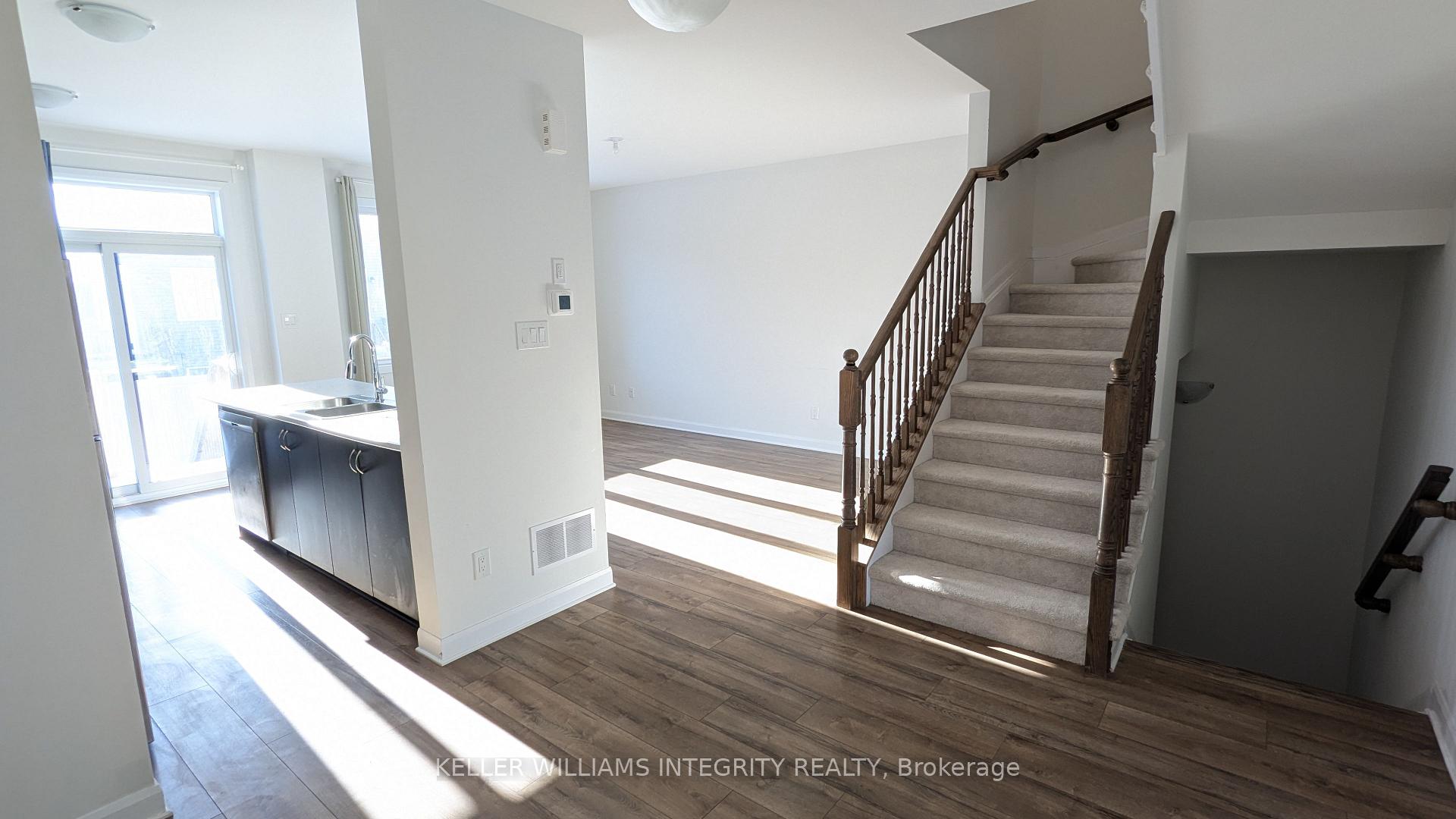 Photo 8 of 513 Winterset Road S, Ottawa, Kanata - Kanata Lakes/Heritage Hills — HOMEH