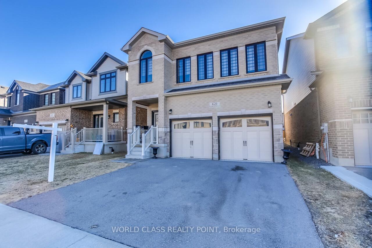 Front of 621 Florencedale Crescent W