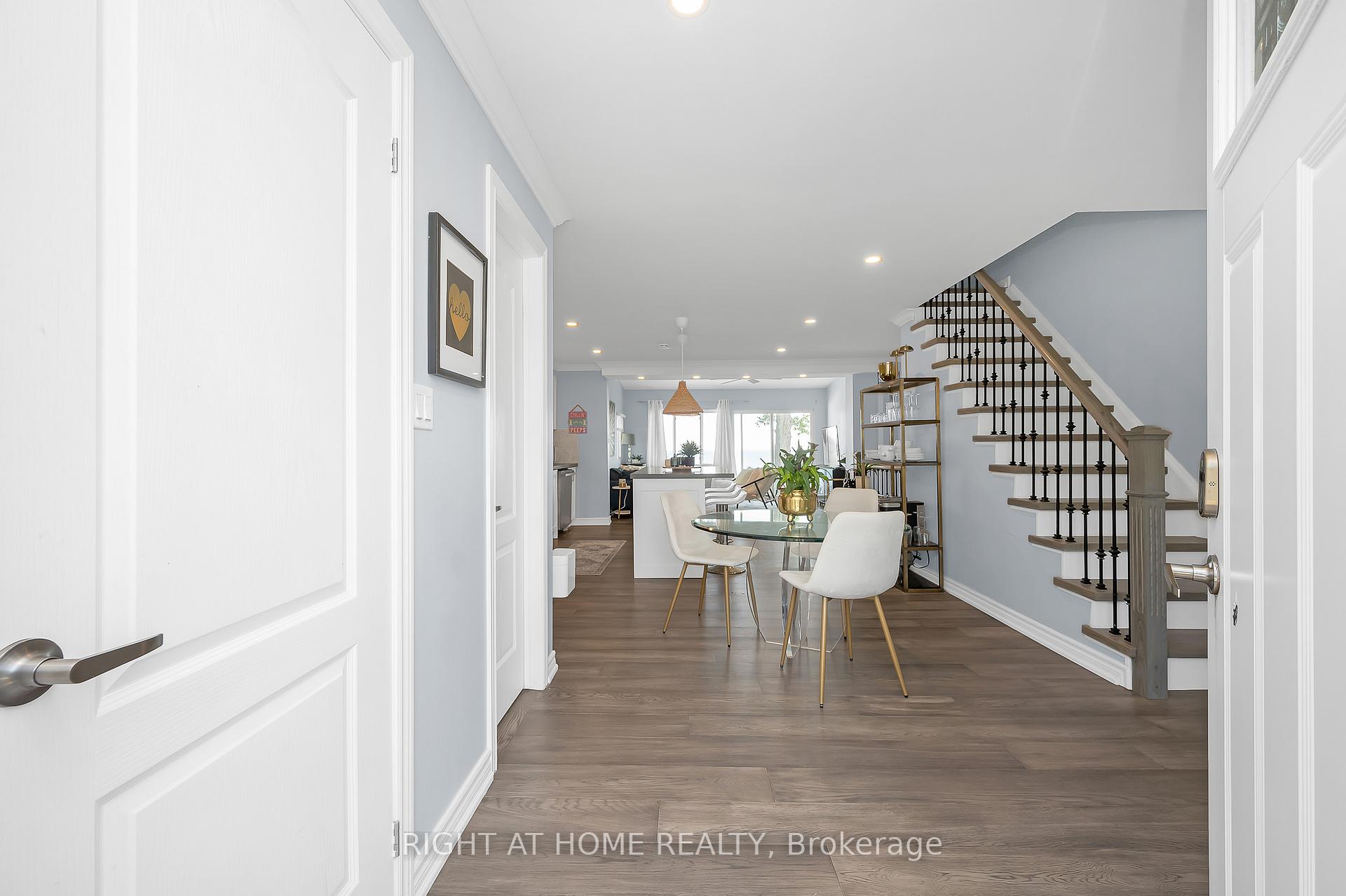 Photo 3 of 74 Seabreeze Crescent, Hamilton, Lakeshore — HOMEH