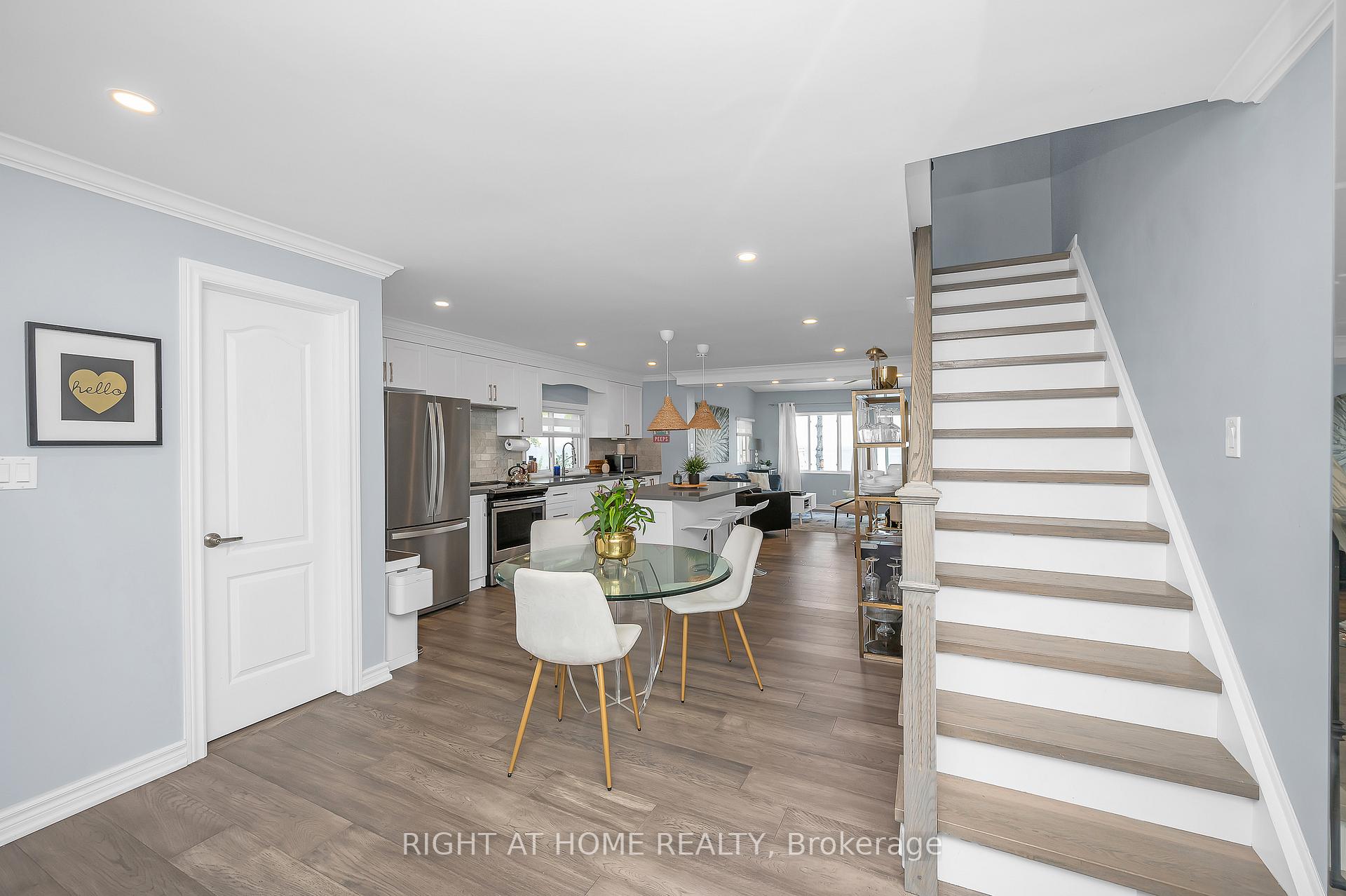 Photo 4 of 74 Seabreeze Crescent, Hamilton, Lakeshore — HOMEH