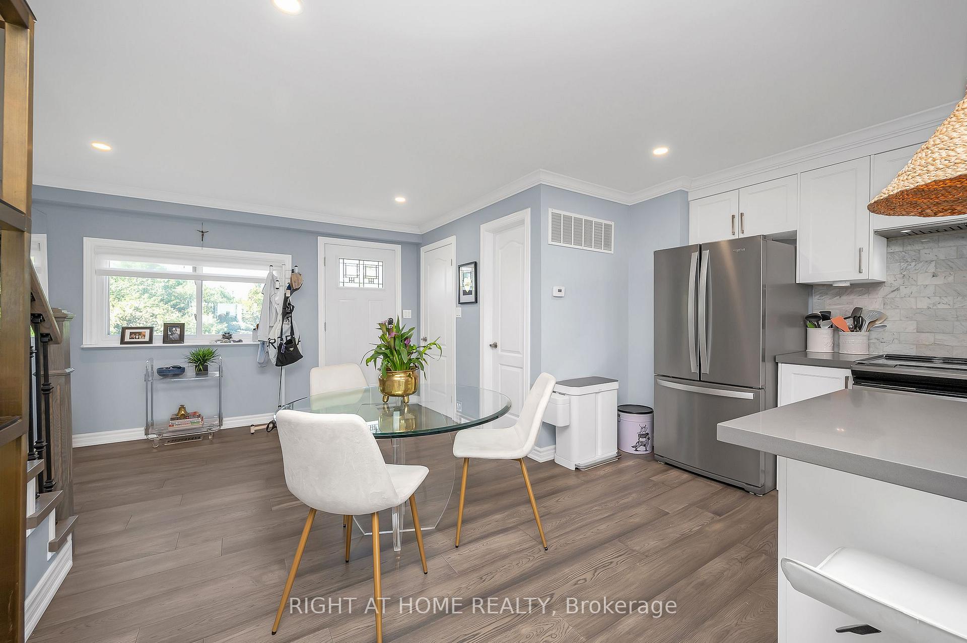 Photo 5 of 74 Seabreeze Crescent, Hamilton, Lakeshore — HOMEH