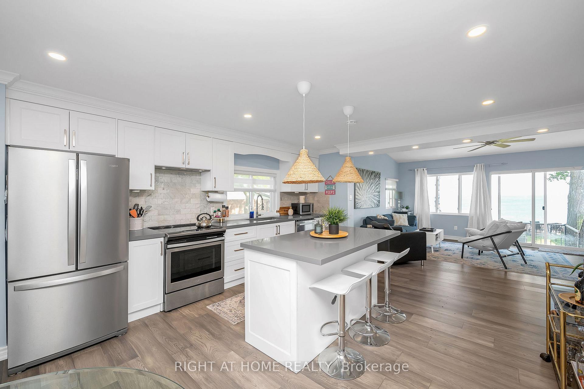 Photo 7 of 74 Seabreeze Crescent, Hamilton, Lakeshore — HOMEH