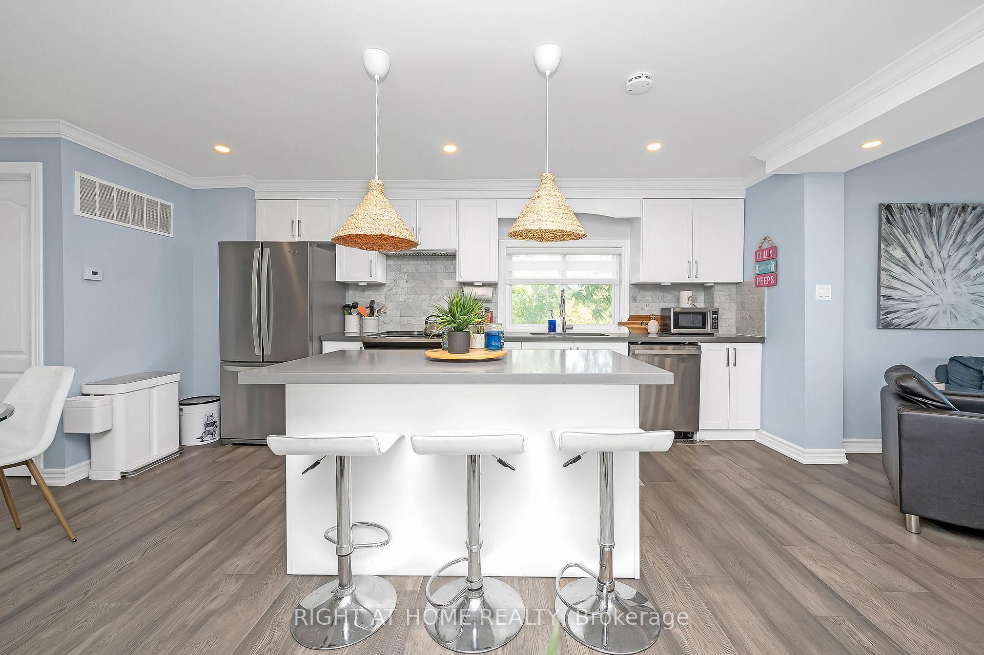 Photo 9 of 74 Seabreeze Crescent, Hamilton, Lakeshore — HOMEH