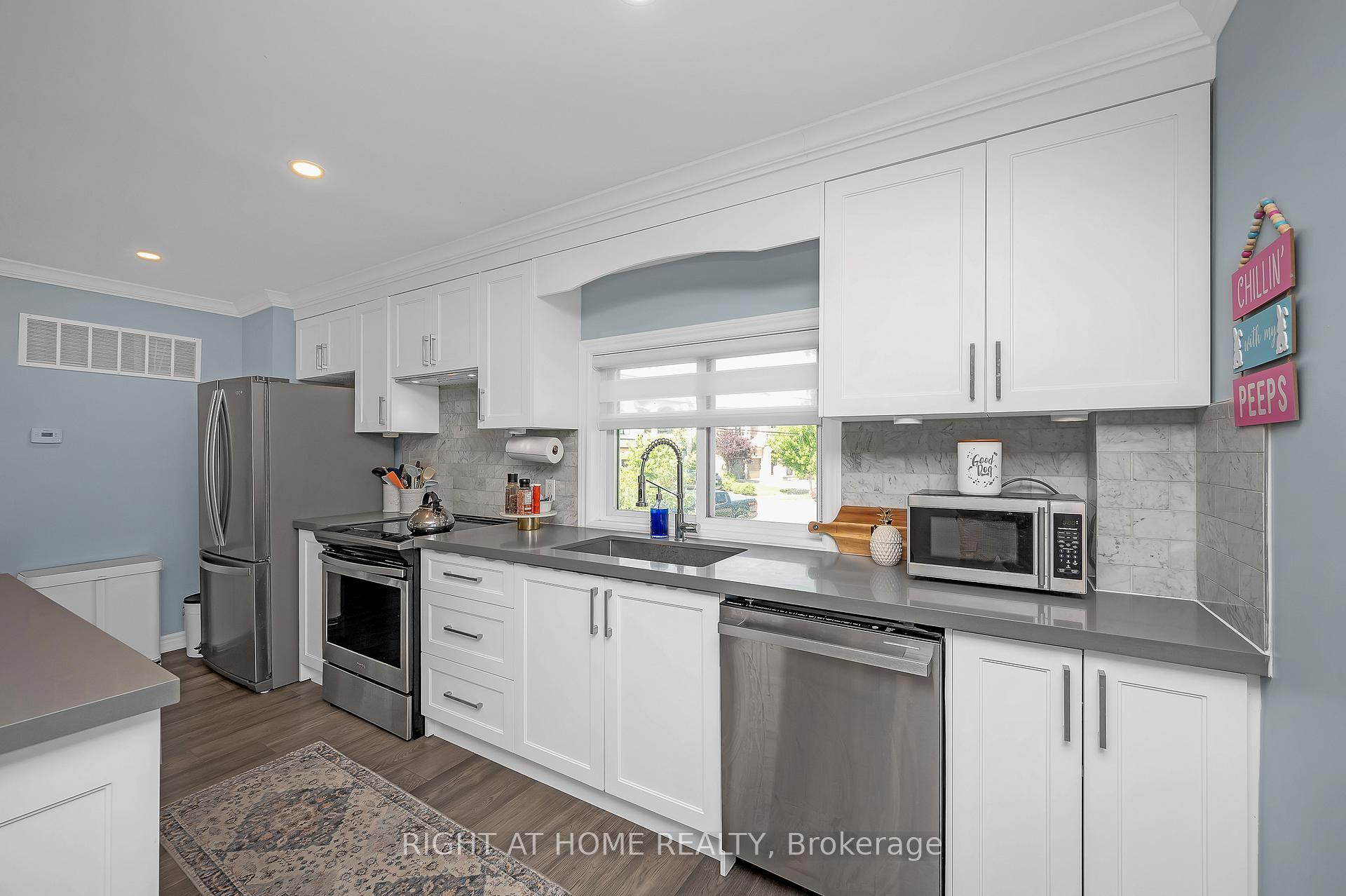 Photo 10 of 74 Seabreeze Crescent, Hamilton, Lakeshore — HOMEH