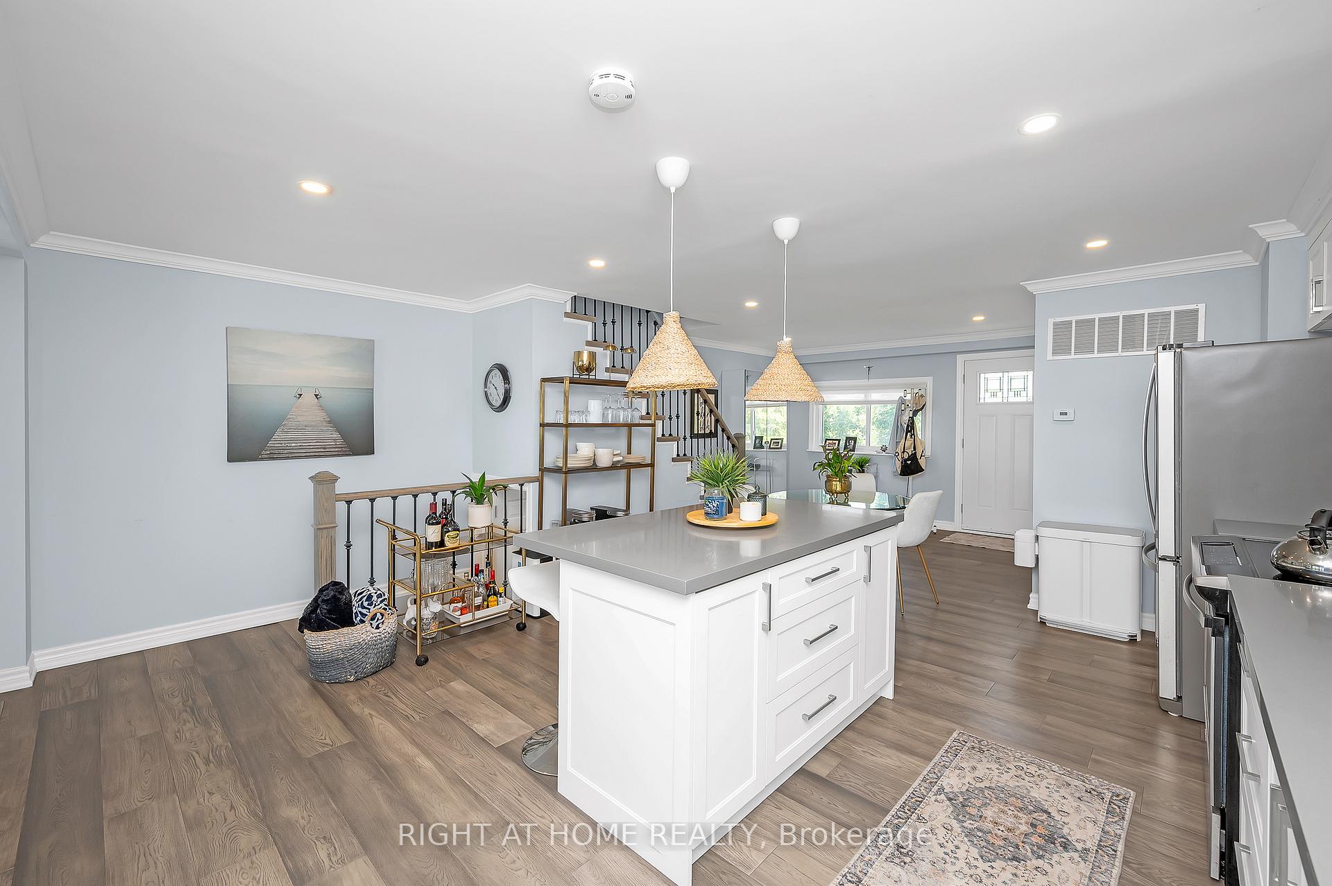 Photo 11 of 74 Seabreeze Crescent, Hamilton, Lakeshore — HOMEH
