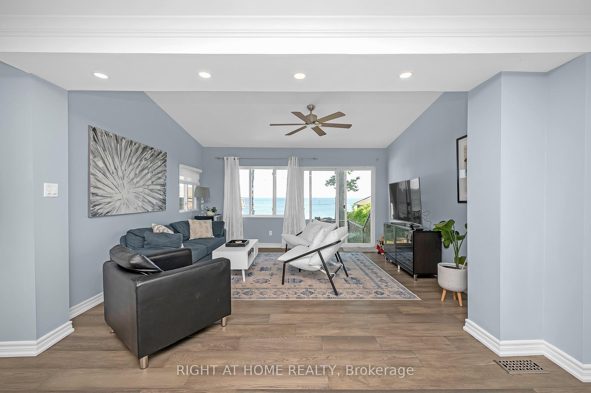 Photo 12 of 74 Seabreeze Crescent, Hamilton, Lakeshore — HOMEH