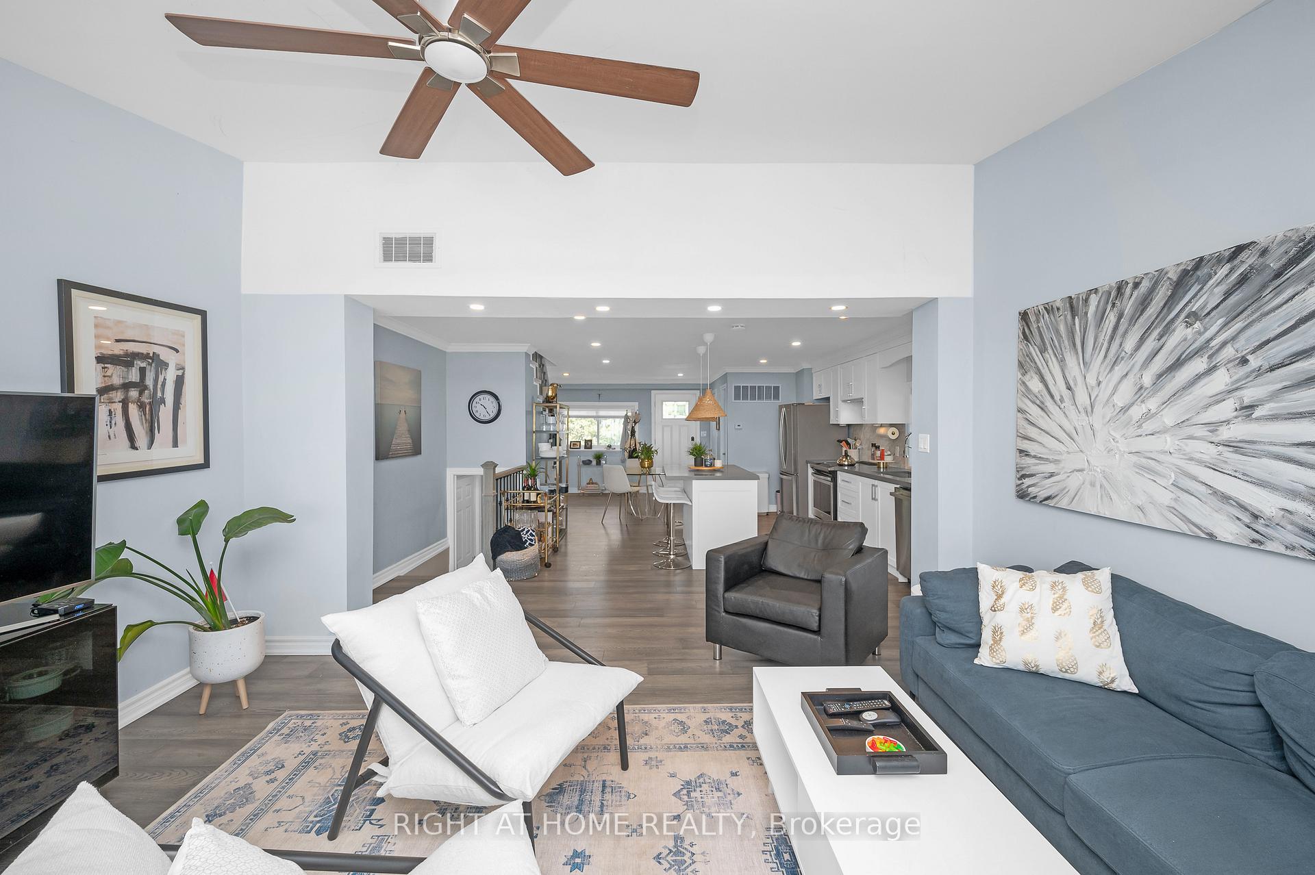 Photo 14 of 74 Seabreeze Crescent, Hamilton, Lakeshore — HOMEH