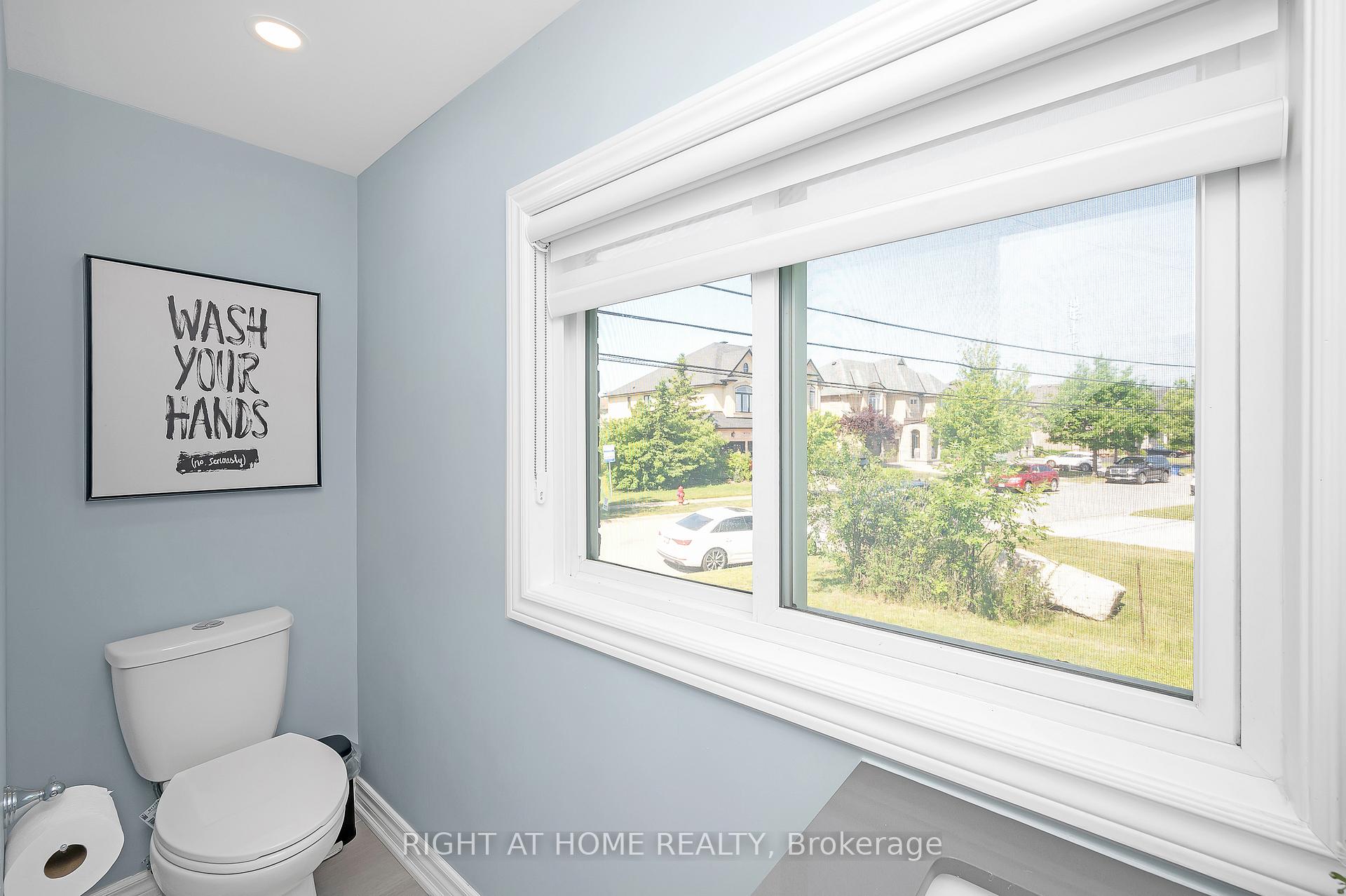 Photo 16 of 74 Seabreeze Crescent, Hamilton, Lakeshore — HOMEH