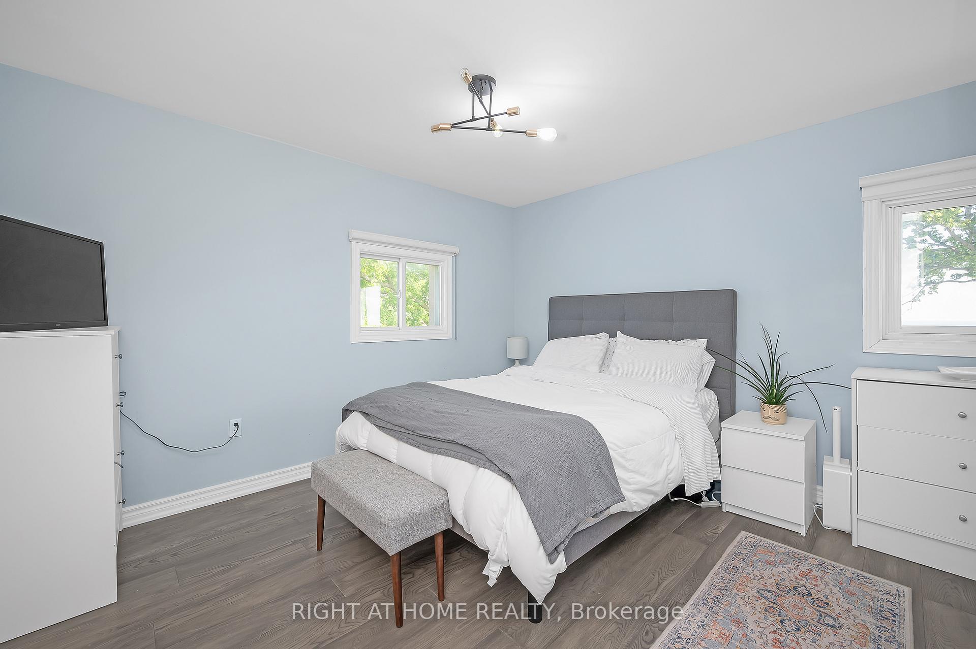 Photo 17 of 74 Seabreeze Crescent, Hamilton, Lakeshore — HOMEH