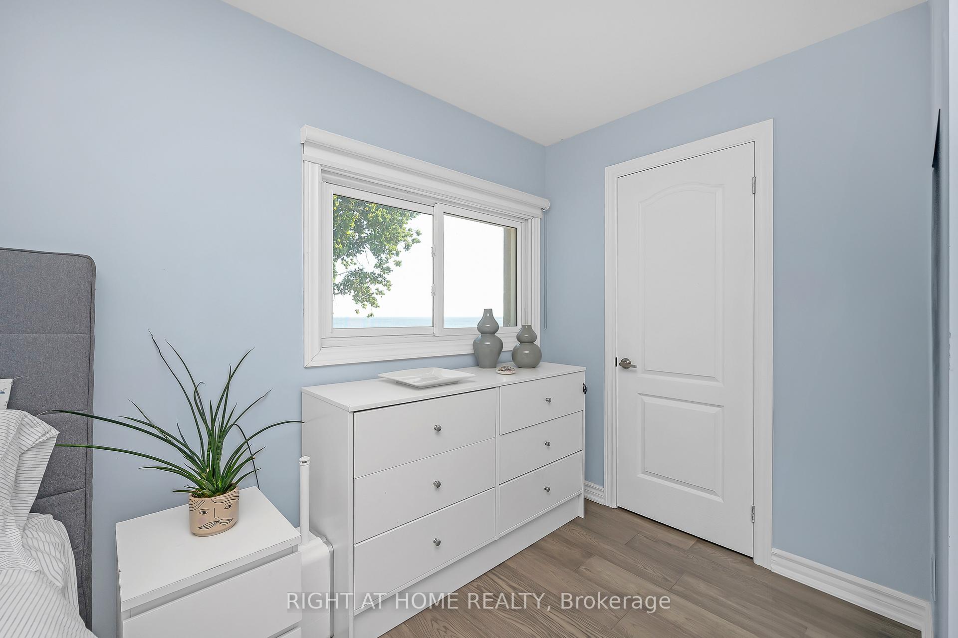 Photo 18 of 74 Seabreeze Crescent, Hamilton, Lakeshore — HOMEH