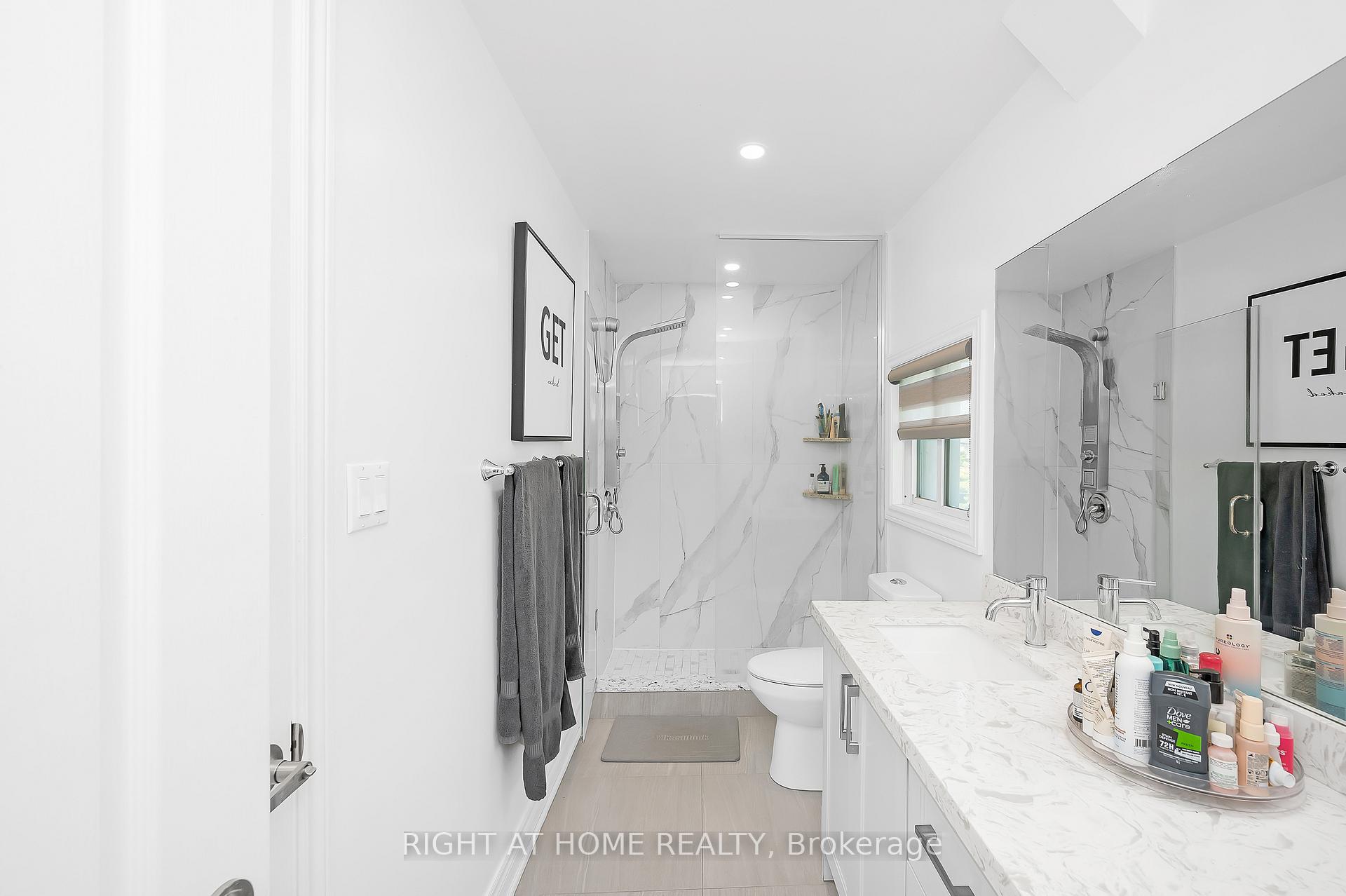 Photo 20 of 74 Seabreeze Crescent, Hamilton, Lakeshore — HOMEH