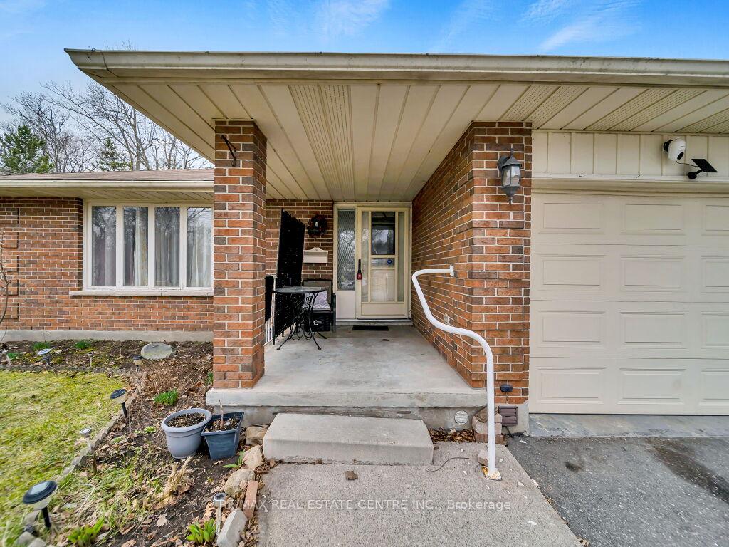 Photo 4 of 125 Biehn Drive, Kitchener — HOMEH