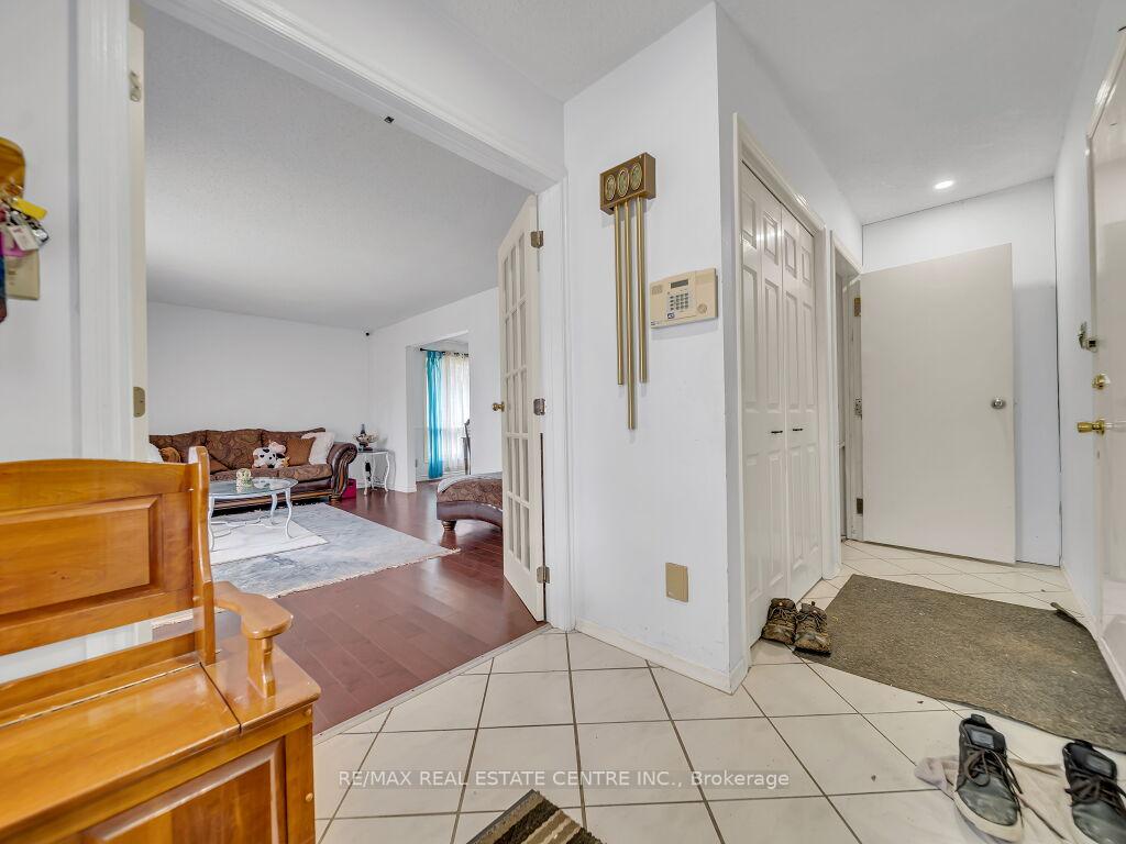 Photo 5 of 125 Biehn Drive, Kitchener — HOMEH
