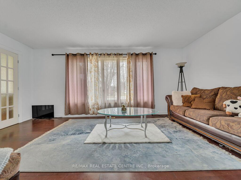 Photo 8 of 125 Biehn Drive, Kitchener — HOMEH