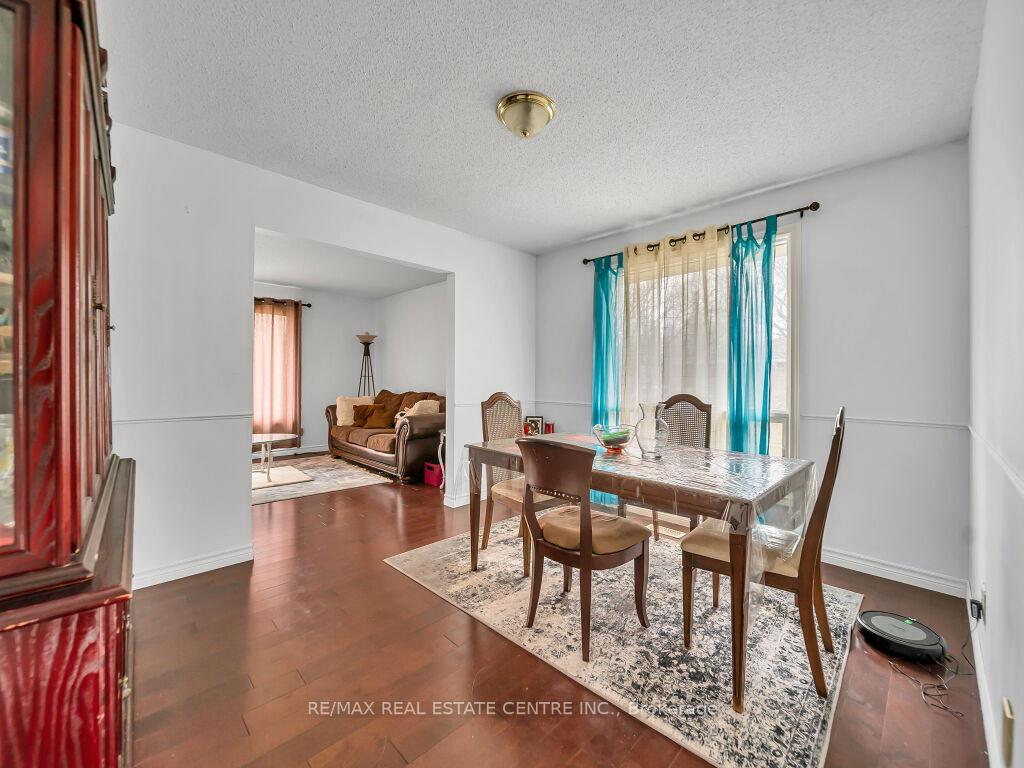 Photo 11 of 125 Biehn Drive, Kitchener — HOMEH