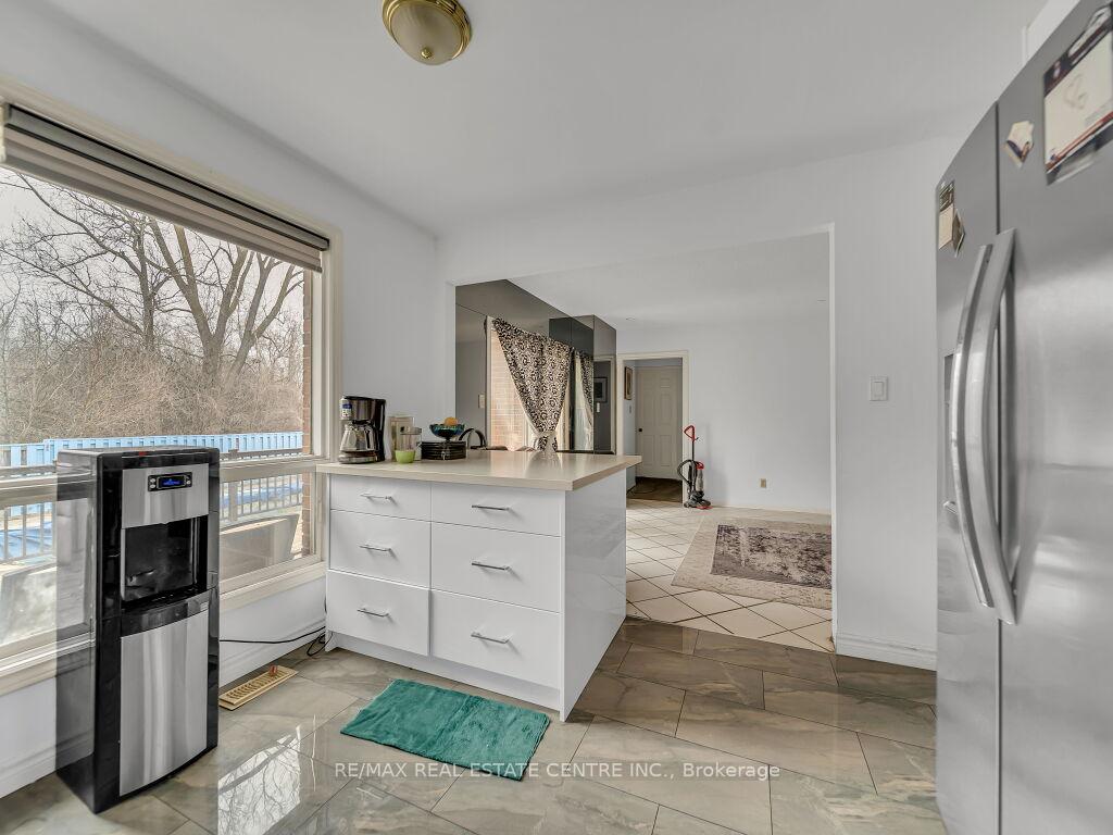 Photo 14 of 125 Biehn Drive, Kitchener — HOMEH