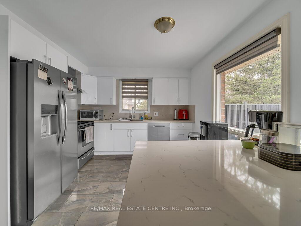 Photo 15 of 125 Biehn Drive, Kitchener — HOMEH