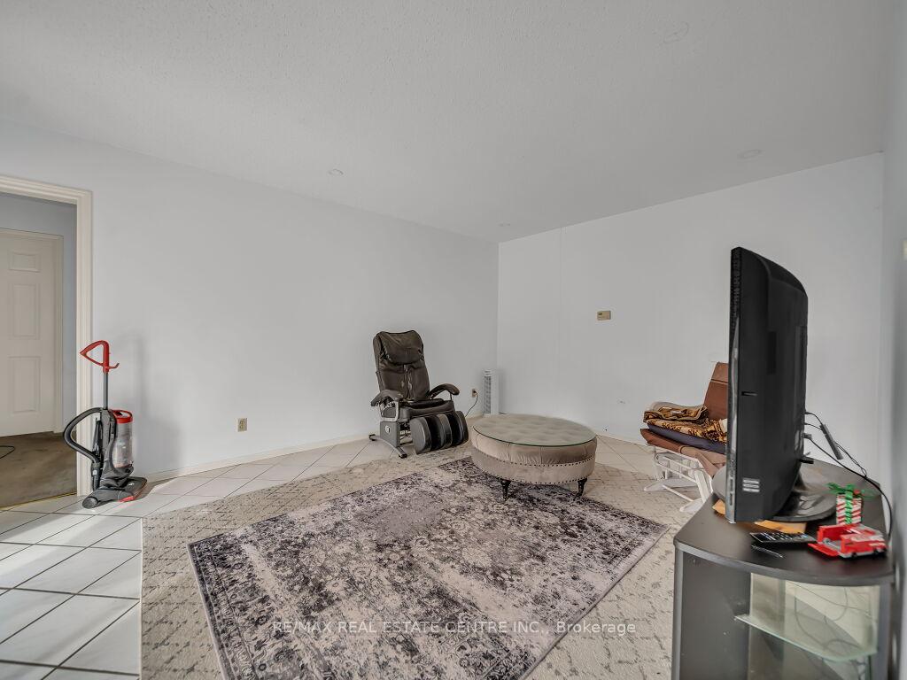 Photo 16 of 125 Biehn Drive, Kitchener — HOMEH