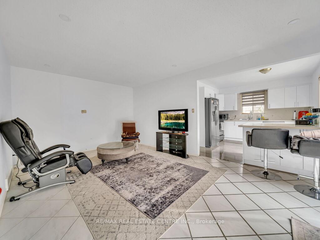 Photo 17 of 125 Biehn Drive, Kitchener — HOMEH