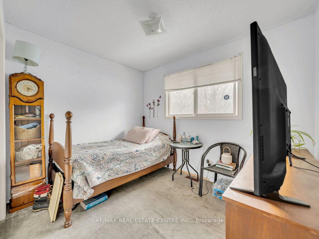 Photo 19 of 125 Biehn Drive, Kitchener — HOMEH