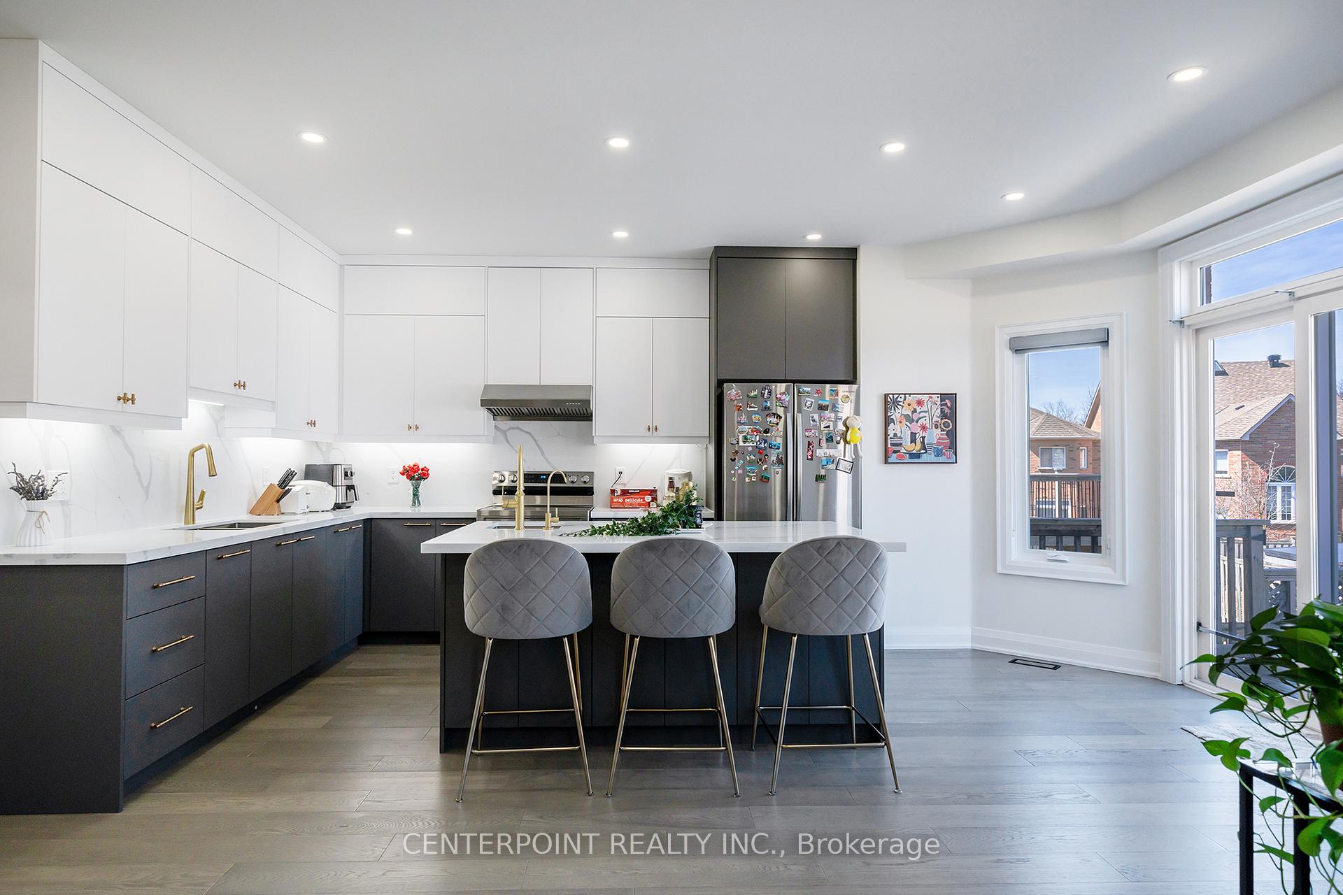 Photo 2 of 44 Bridlefield Lane, Markham, Berczy — HOMEH