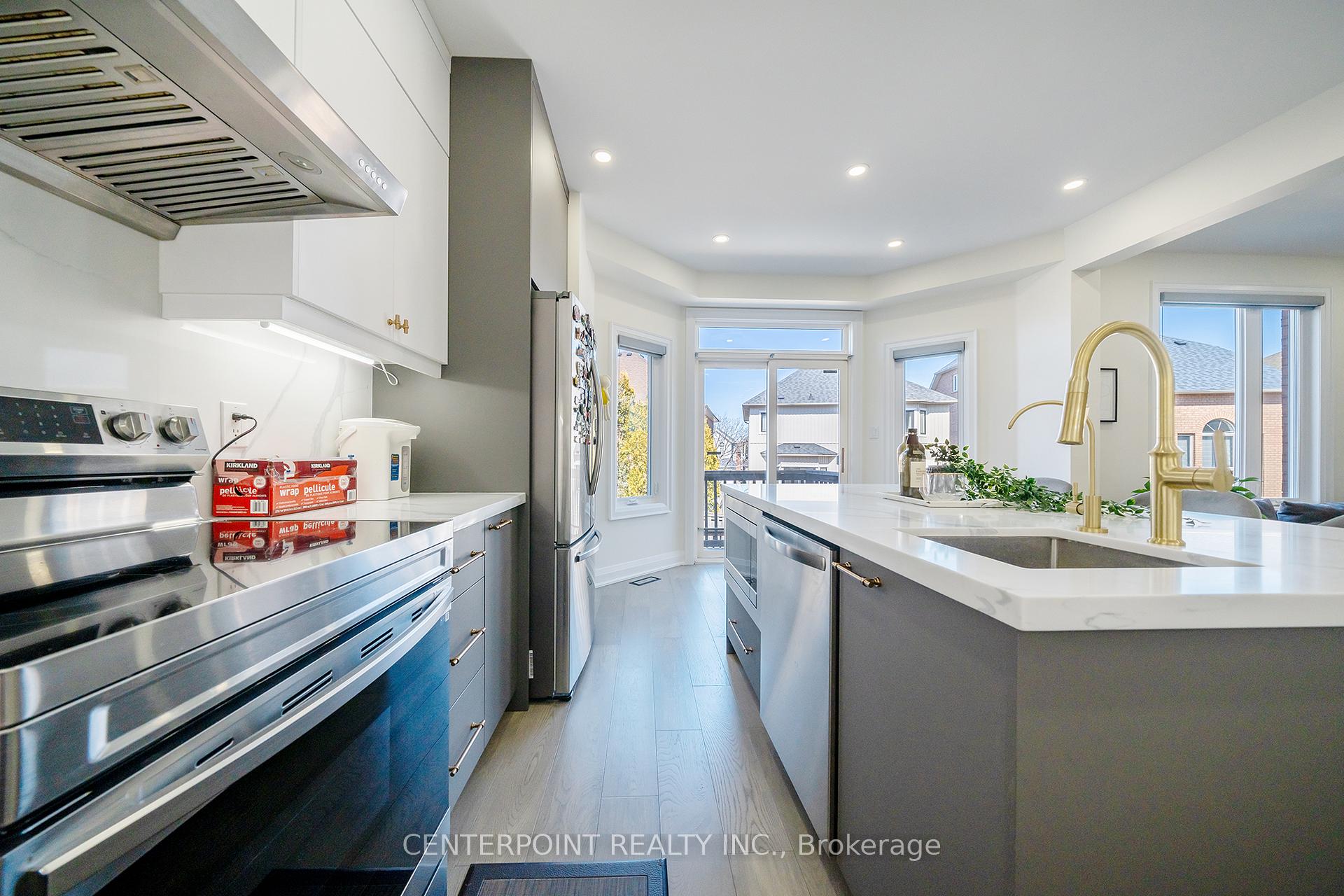 Photo 9 of 44 Bridlefield Lane, Markham, Berczy — HOMEH