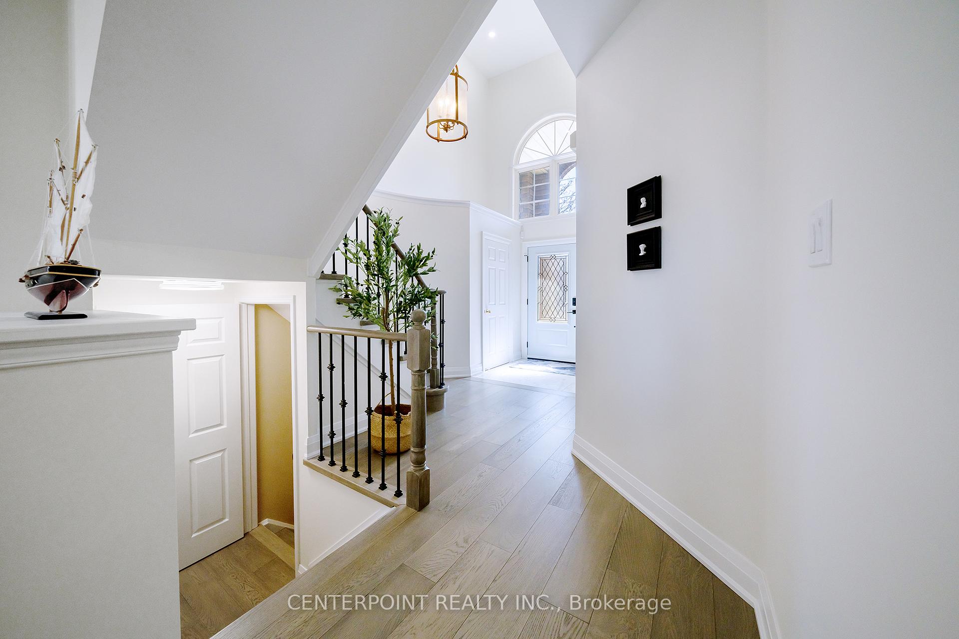 Photo 12 of 44 Bridlefield Lane, Markham, Berczy — HOMEH