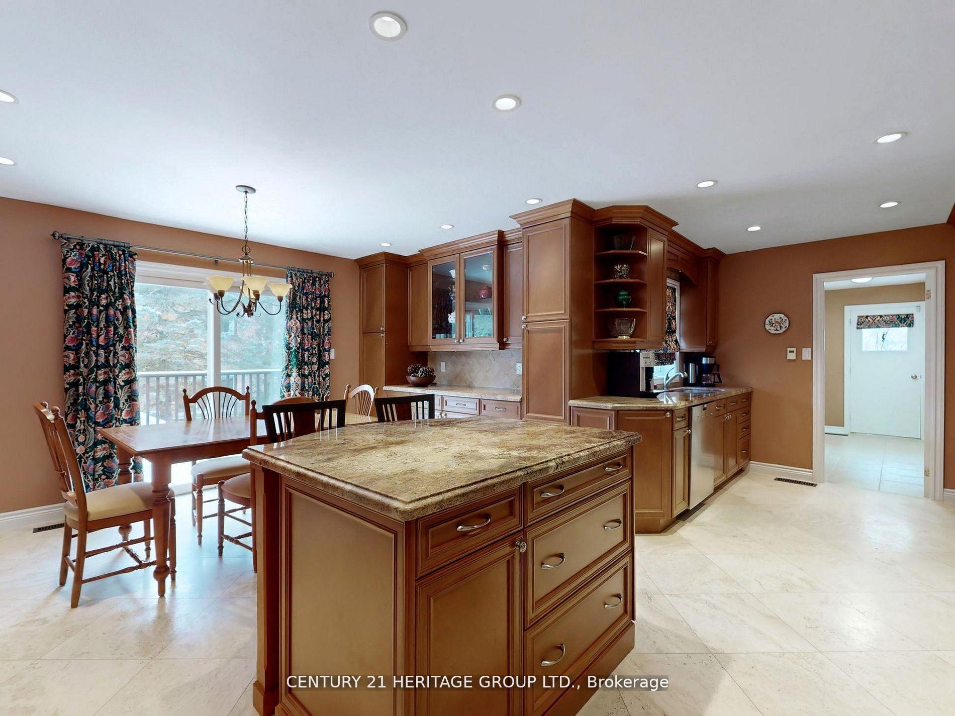 Photo 13 of 12 Cedar Forest Court, Markham, Royal Orchard — HOMEH