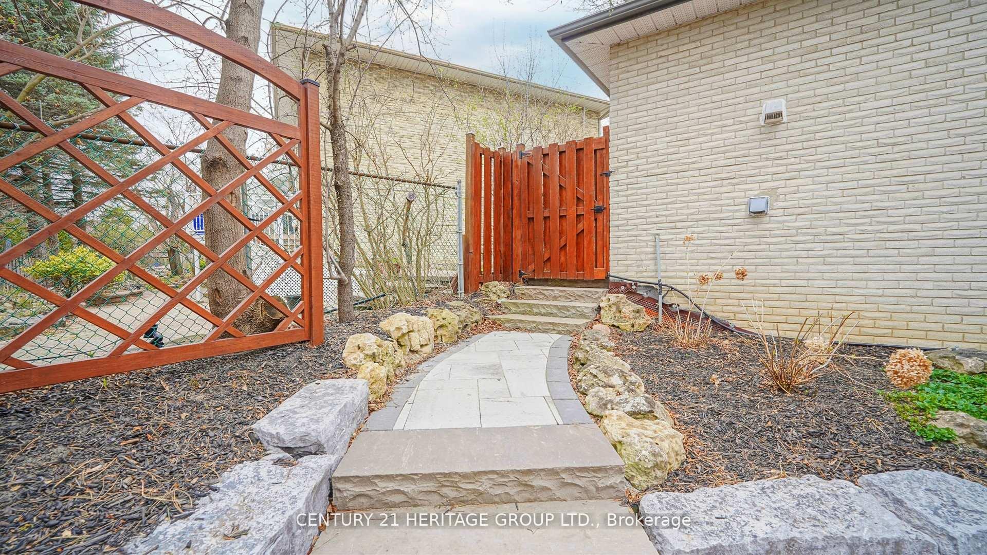 Photo 36 of 12 Cedar Forest Court, Markham, Royal Orchard — HOMEH