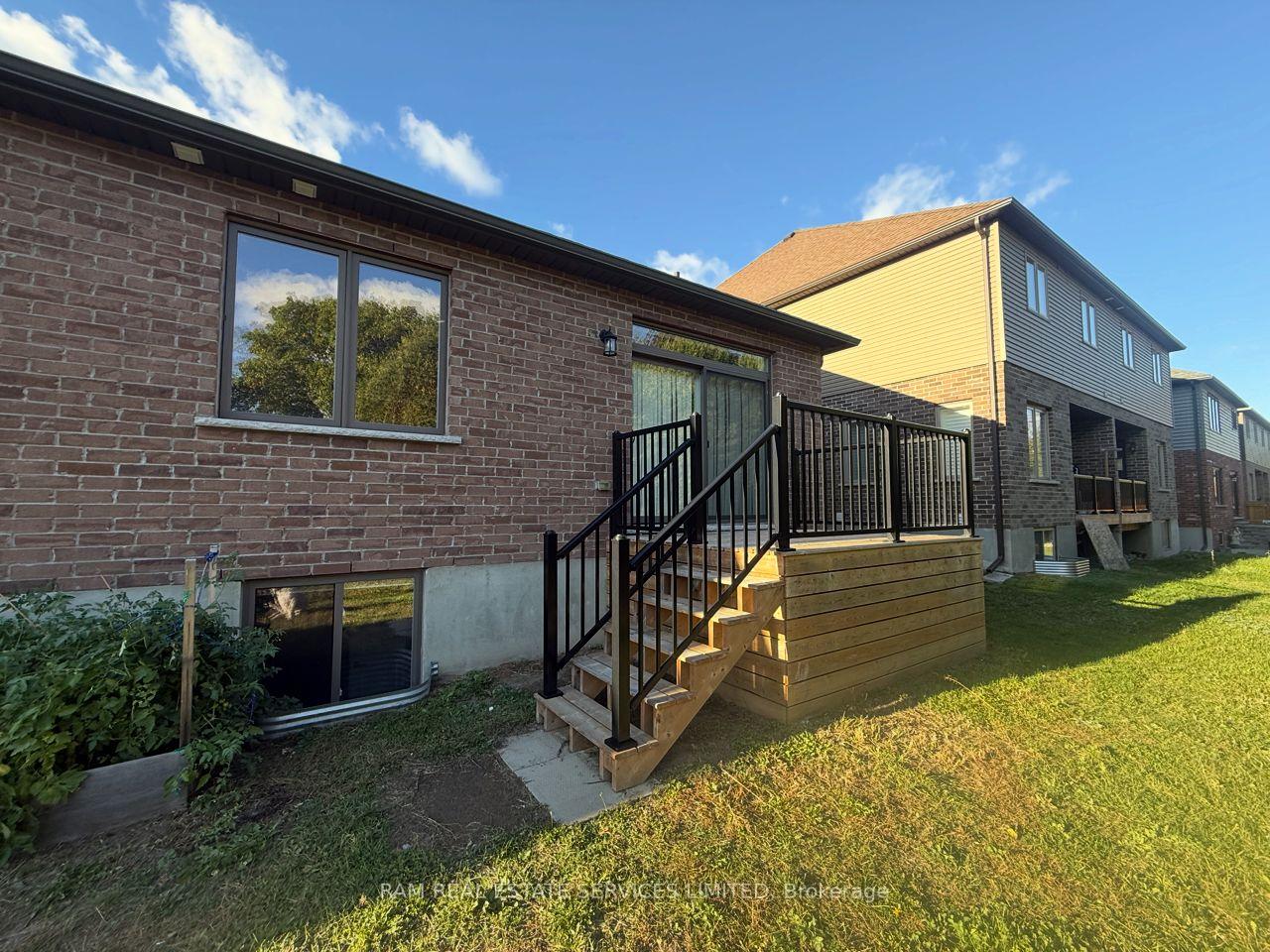 Photo 4 of 975 wright Drive, Midland — HOMEH
