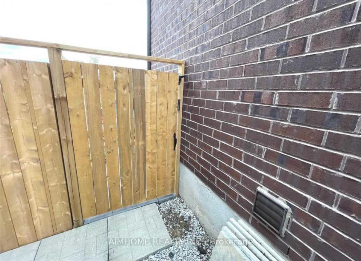 Photo 1 of Unit Bsmt, 139 Maple Ridge Crescent, Markham, Greensborough — HOMEH
