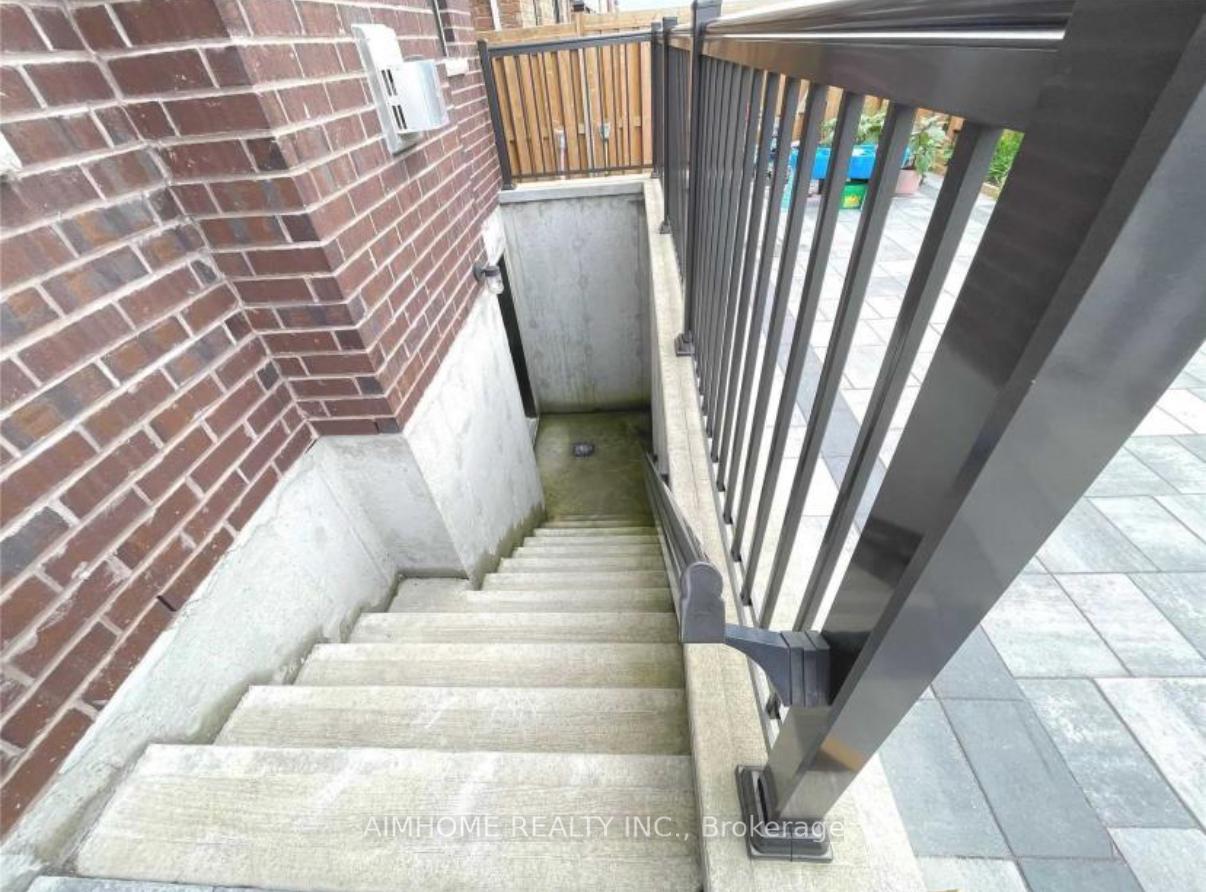 Photo 2 of Unit Bsmt, 139 Maple Ridge Crescent, Markham, Greensborough — HOMEH