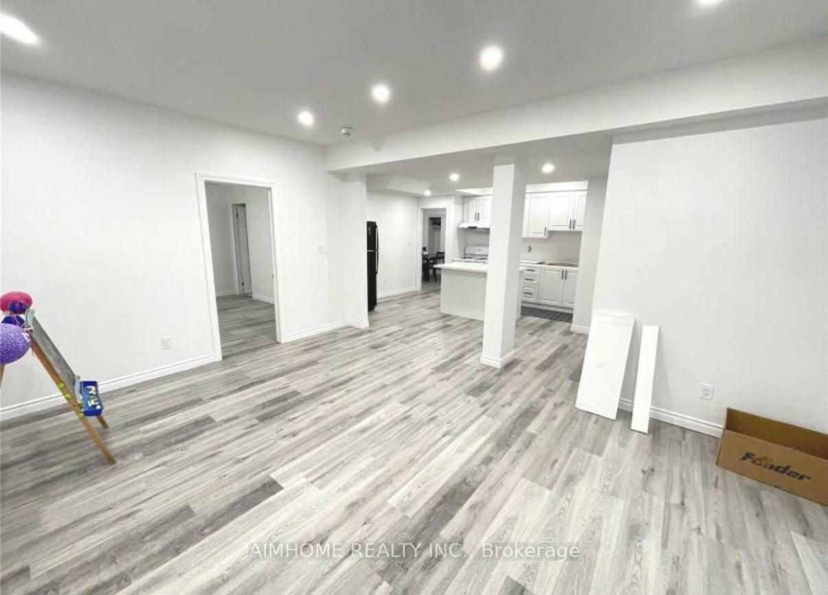 Photo 5 of Unit Bsmt, 139 Maple Ridge Crescent, Markham, Greensborough — HOMEH