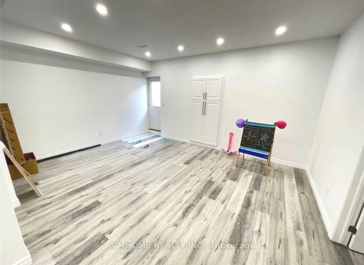 Photo 7 of Unit Bsmt, 139 Maple Ridge Crescent, Markham, Greensborough — HOMEH