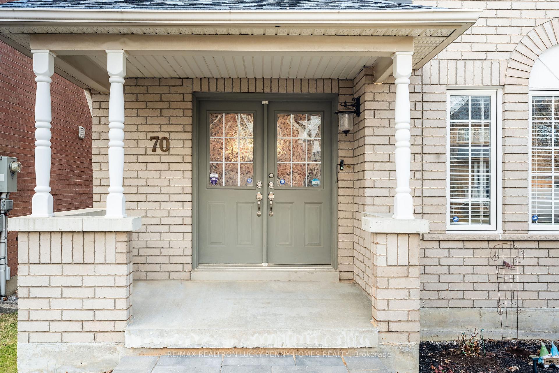 Photo 2 of 70 Lucien Street, Markham, Village Green-South Unionville — HOMEH