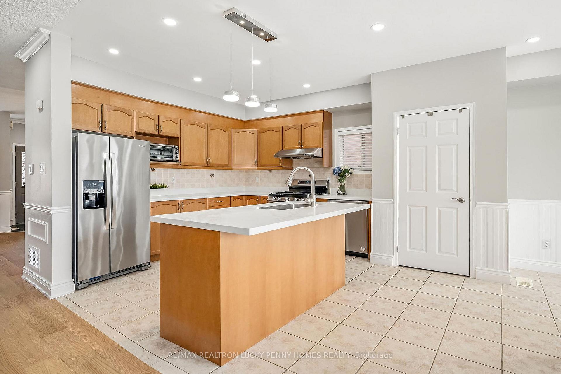 Photo 9 of 70 Lucien Street, Markham, Village Green-South Unionville — HOMEH