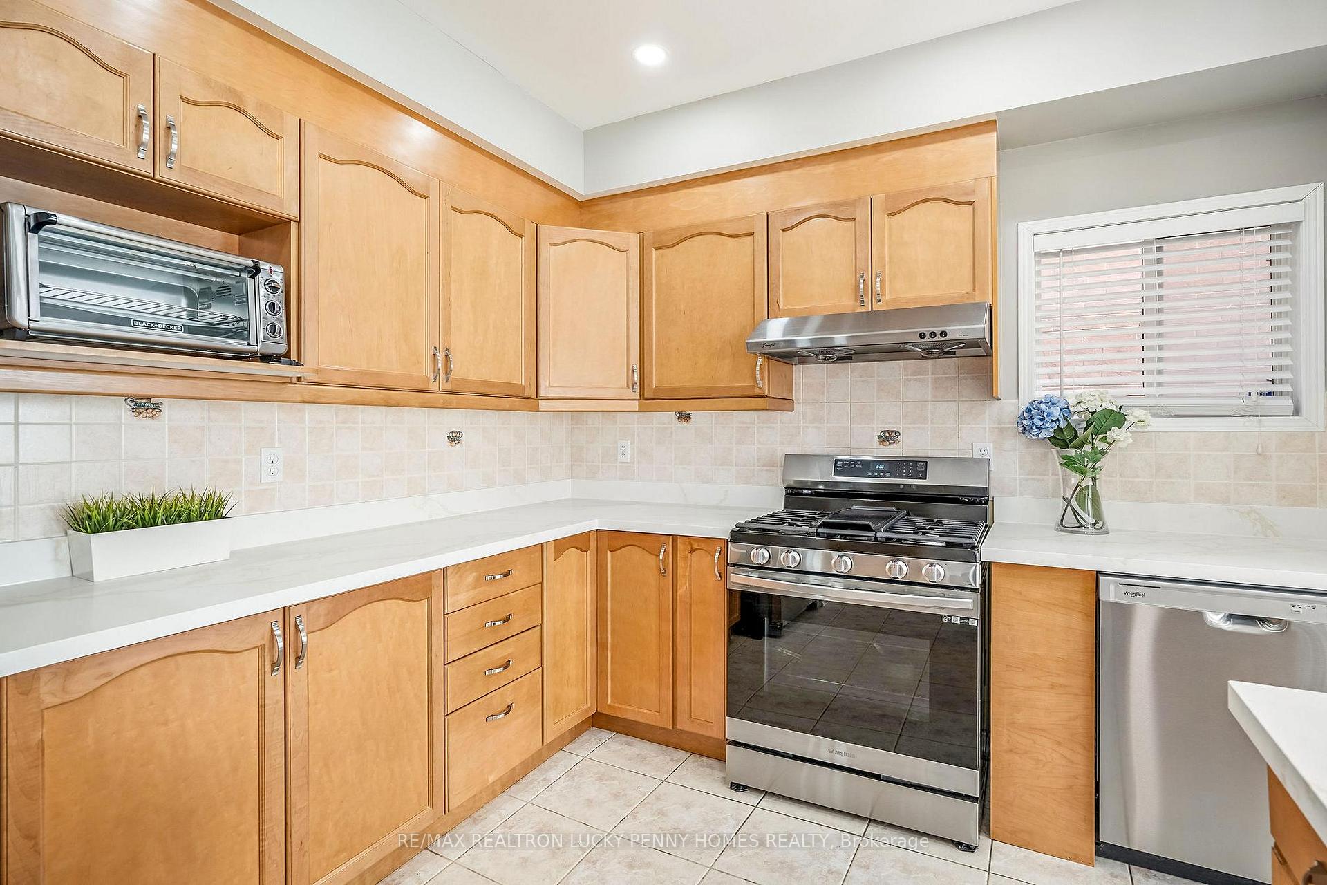 Photo 10 of 70 Lucien Street, Markham, Village Green-South Unionville — HOMEH