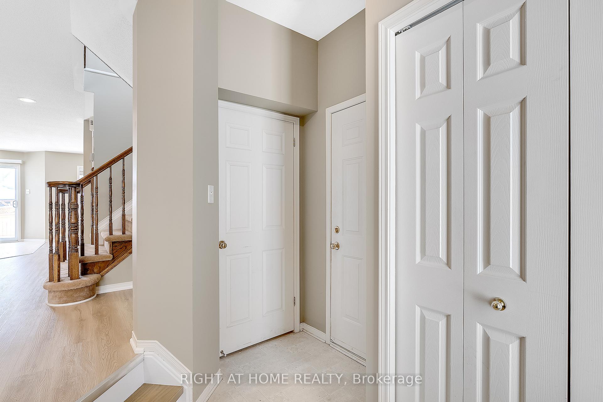 Photo 3 of 17 Ealing Street, Ottawa, Kanata - Morgan's Grant/South March — HOMEH