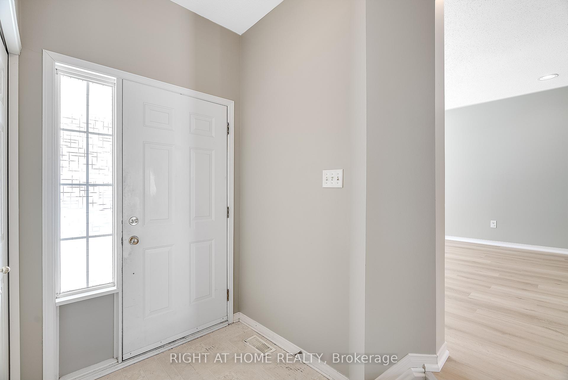 Photo 4 of 17 Ealing Street, Ottawa, Kanata - Morgan's Grant/South March — HOMEH