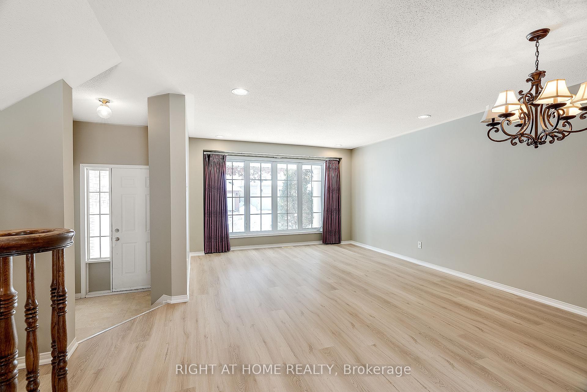 Photo 5 of 17 Ealing Street, Ottawa, Kanata - Morgan's Grant/South March — HOMEH