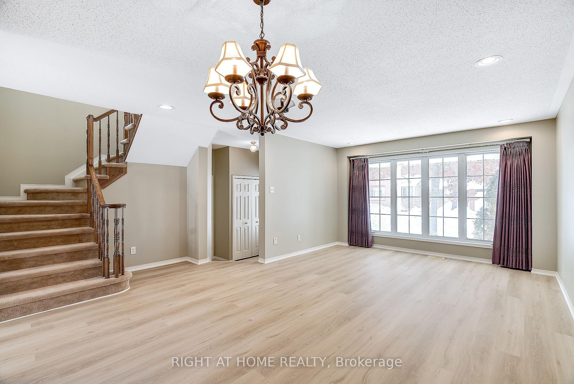 Photo 7 of 17 Ealing Street, Ottawa, Kanata - Morgan's Grant/South March — HOMEH