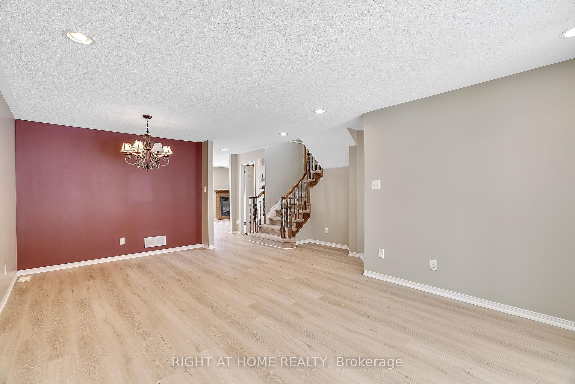 Photo 8 of 17 Ealing Street, Ottawa, Kanata - Morgan's Grant/South March — HOMEH