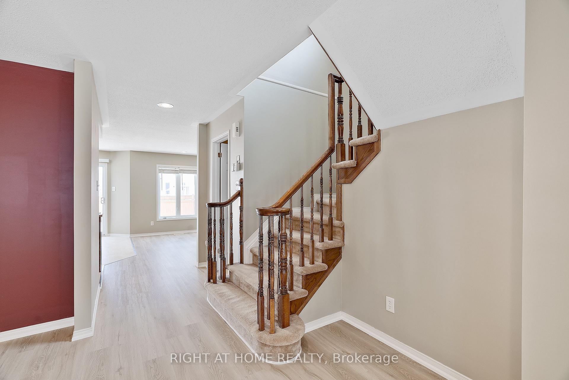 Photo 9 of 17 Ealing Street, Ottawa, Kanata - Morgan's Grant/South March — HOMEH