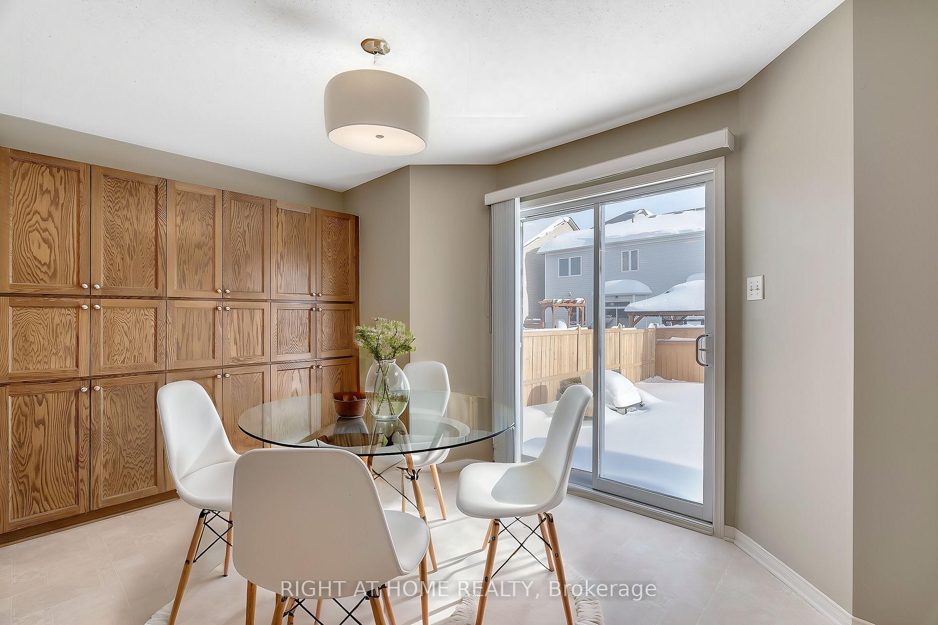 Photo 16 of 17 Ealing Street, Ottawa, Kanata - Morgan's Grant/South March — HOMEH