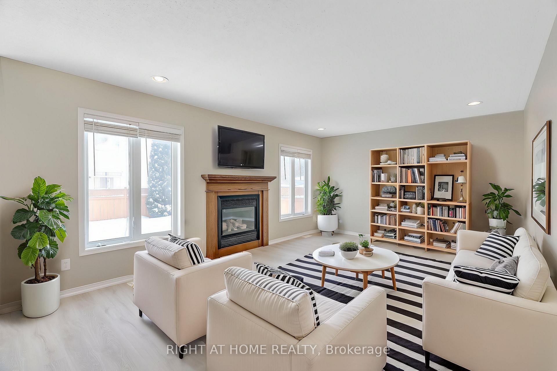 Photo 17 of 17 Ealing Street, Ottawa, Kanata - Morgan's Grant/South March — HOMEH