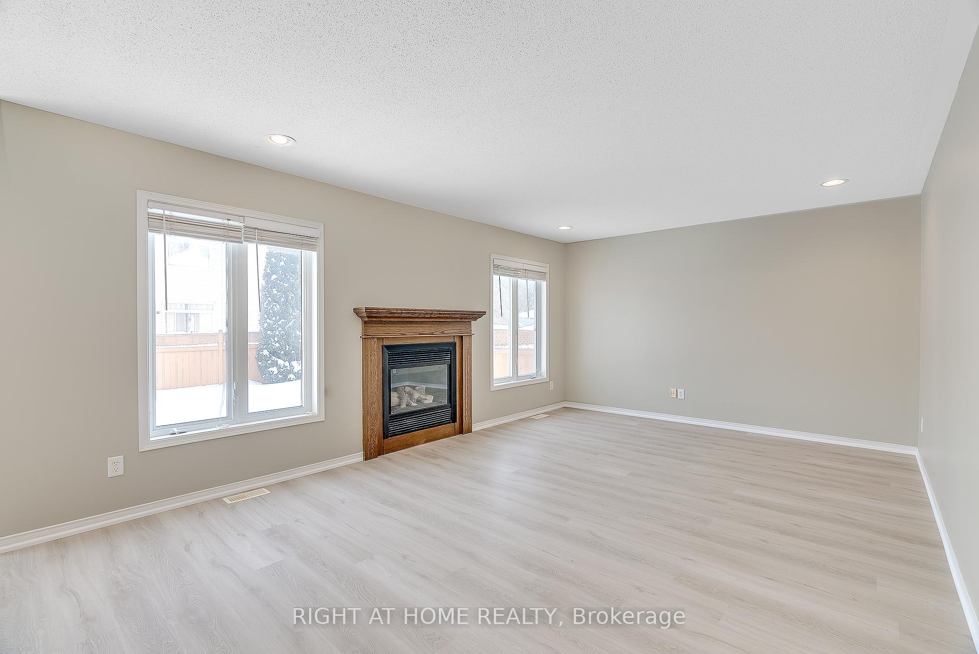 Photo 18 of 17 Ealing Street, Ottawa, Kanata - Morgan's Grant/South March — HOMEH